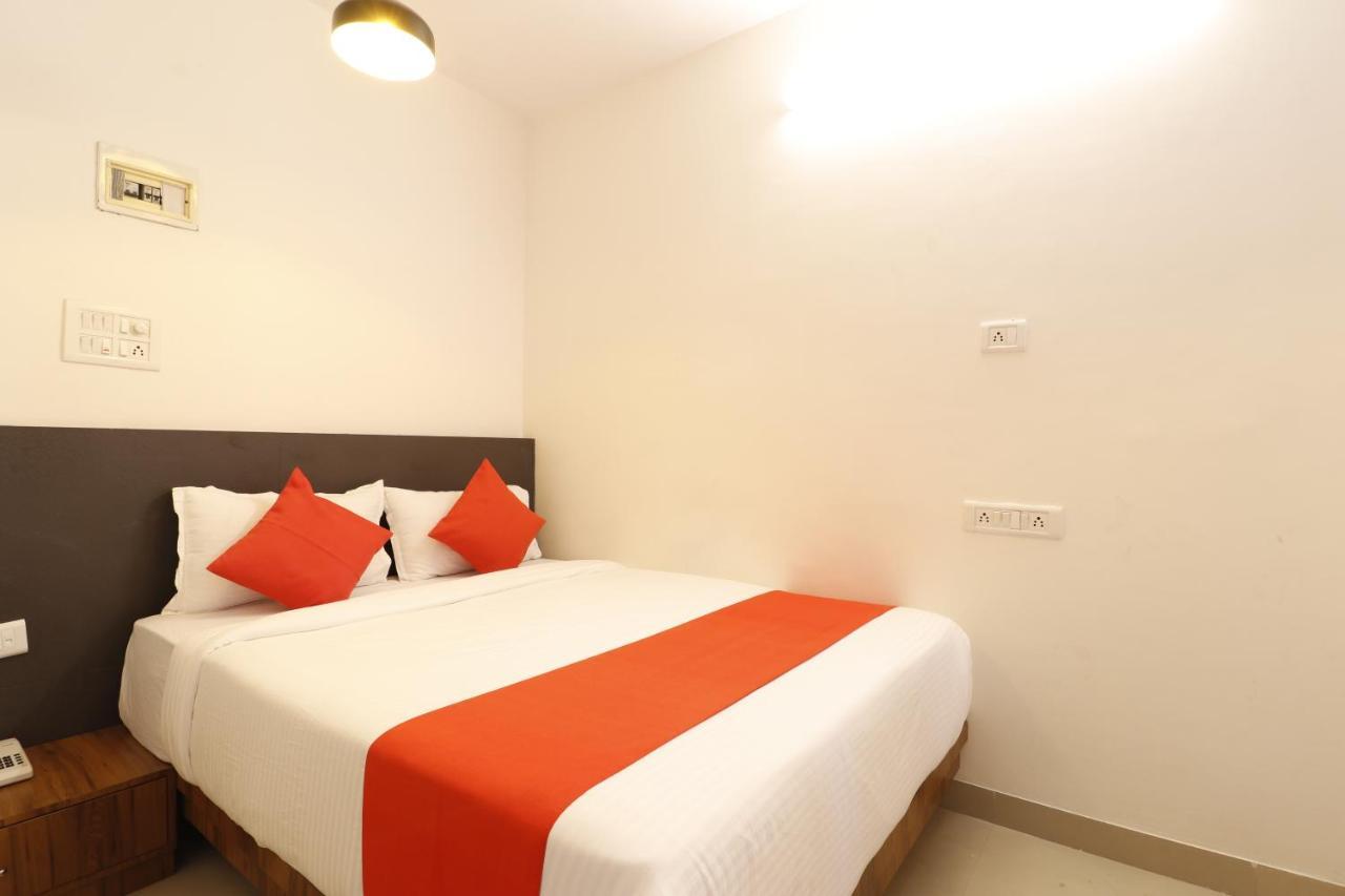 Hotel Crystal Inn Мумбаи Экстерьер фото